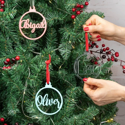 Bola de navidad de metacrilato con nombre personalizado