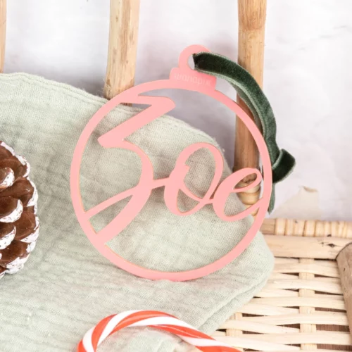 Bola de navidad de metacrilato con nombre personalizado