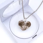 Colgante corazón grabado