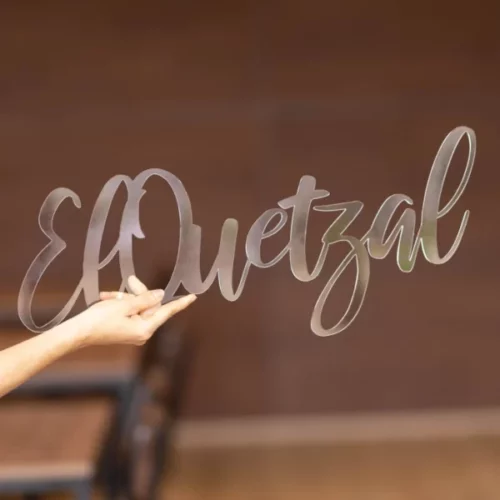 Nombres personalizados en metacrilato