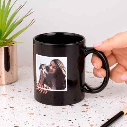 Taza negra personalizada