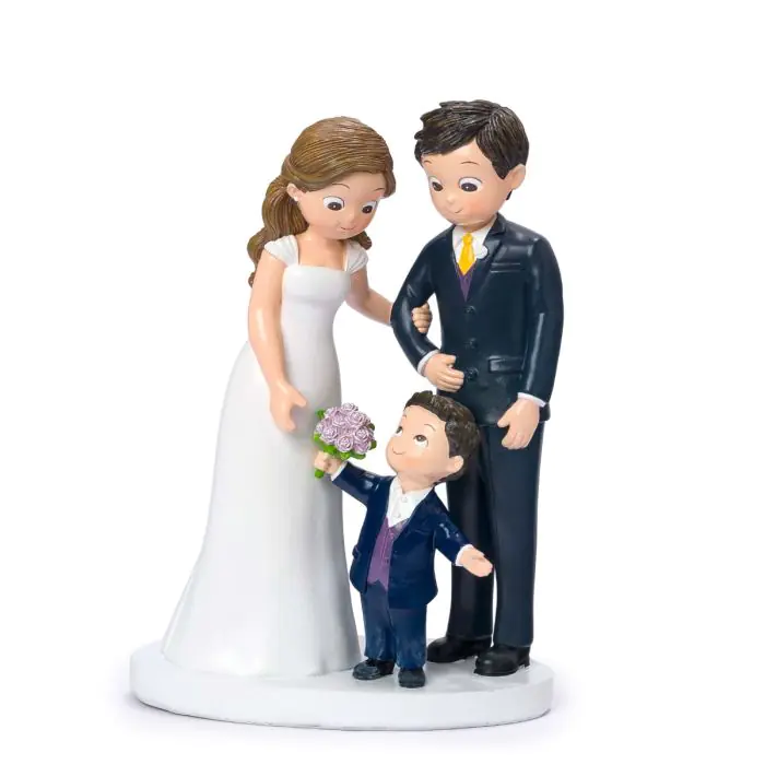 Figura pastel Boda pareja novios con niño