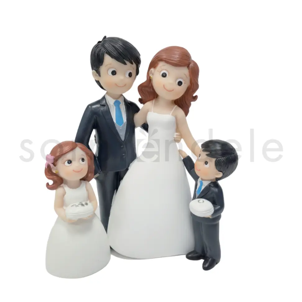 Pareja de Novios con Niño Alianzas y Niña Arras