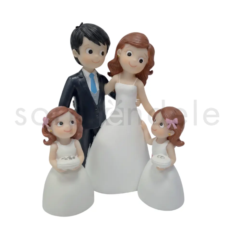 Pareja de Novios con Niña Alianzas y Niña Arras