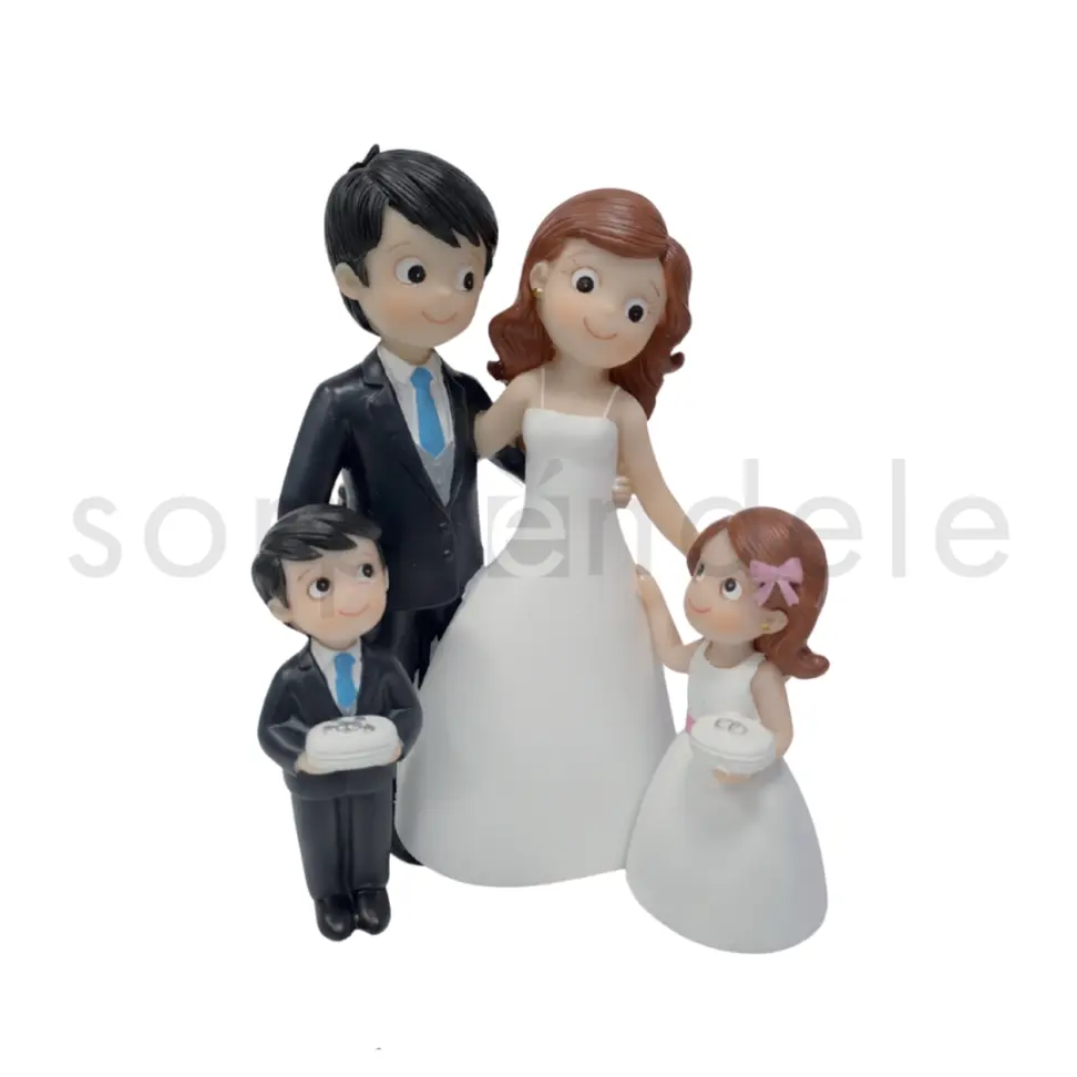 Pareja de Novios con Niña Alianzas y Niño Arras