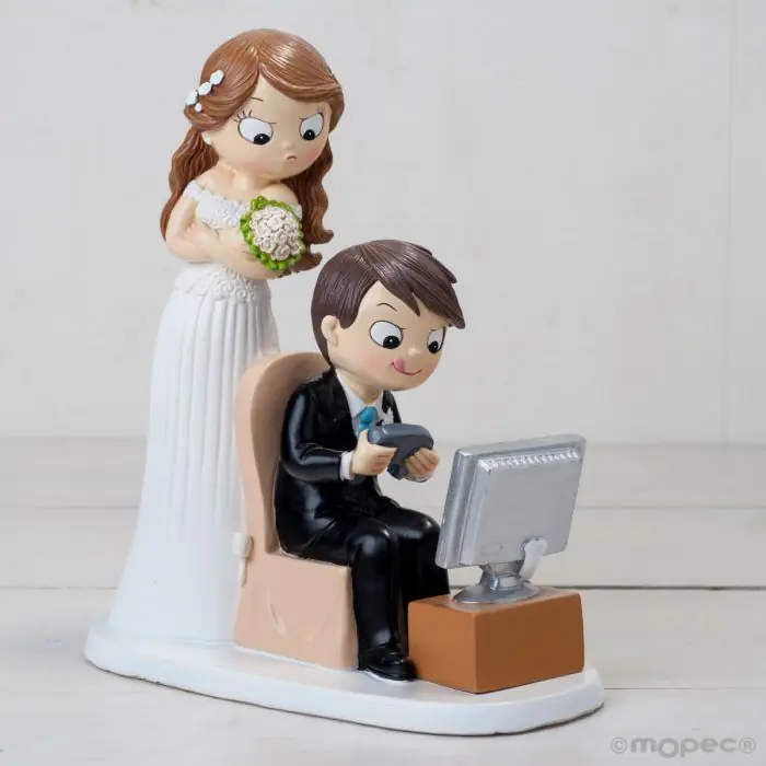 Figura Pop y Fun para pastel de boda con novio jugador de videojuegos